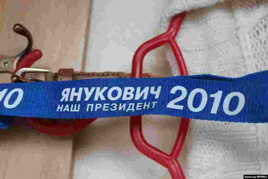 Нагадування про вибори президента у 2010 році: &laquo;Янукович наш президент&raquo;, магазин в одному з кримських міст, серпень 2024 року